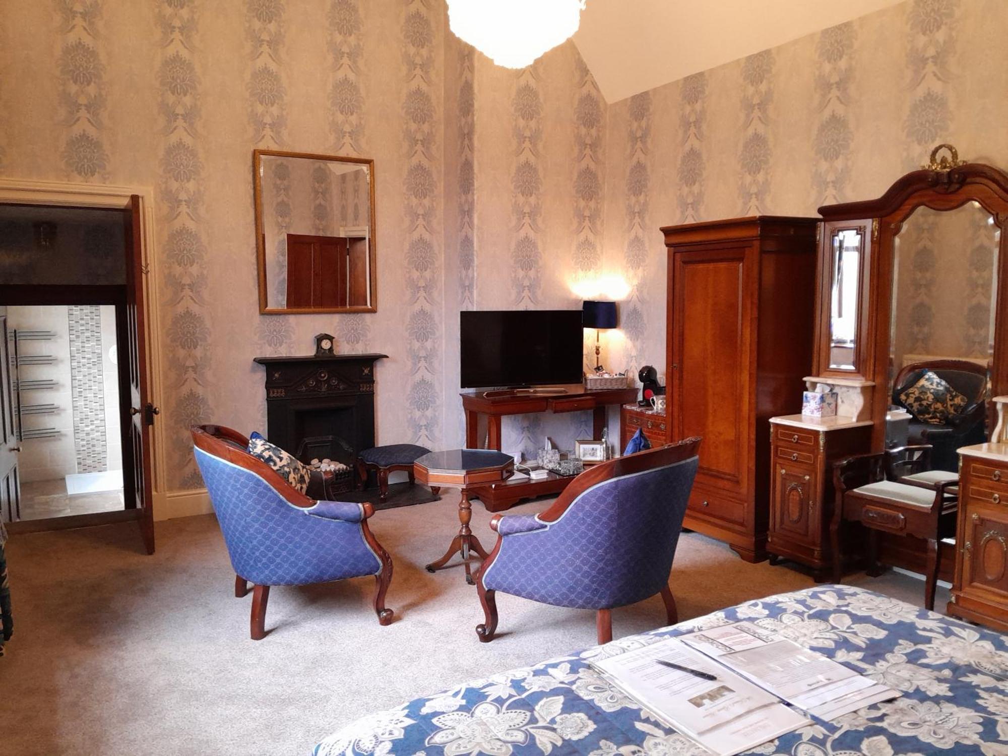 St David'S Guesthouse Haverfordwest Bagian luar foto
