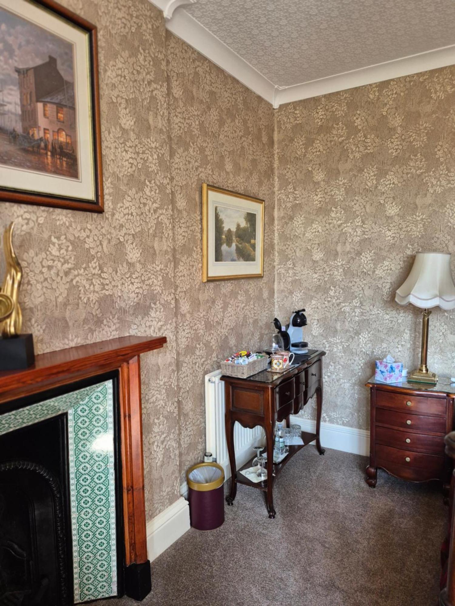 St David'S Guesthouse Haverfordwest Bagian luar foto