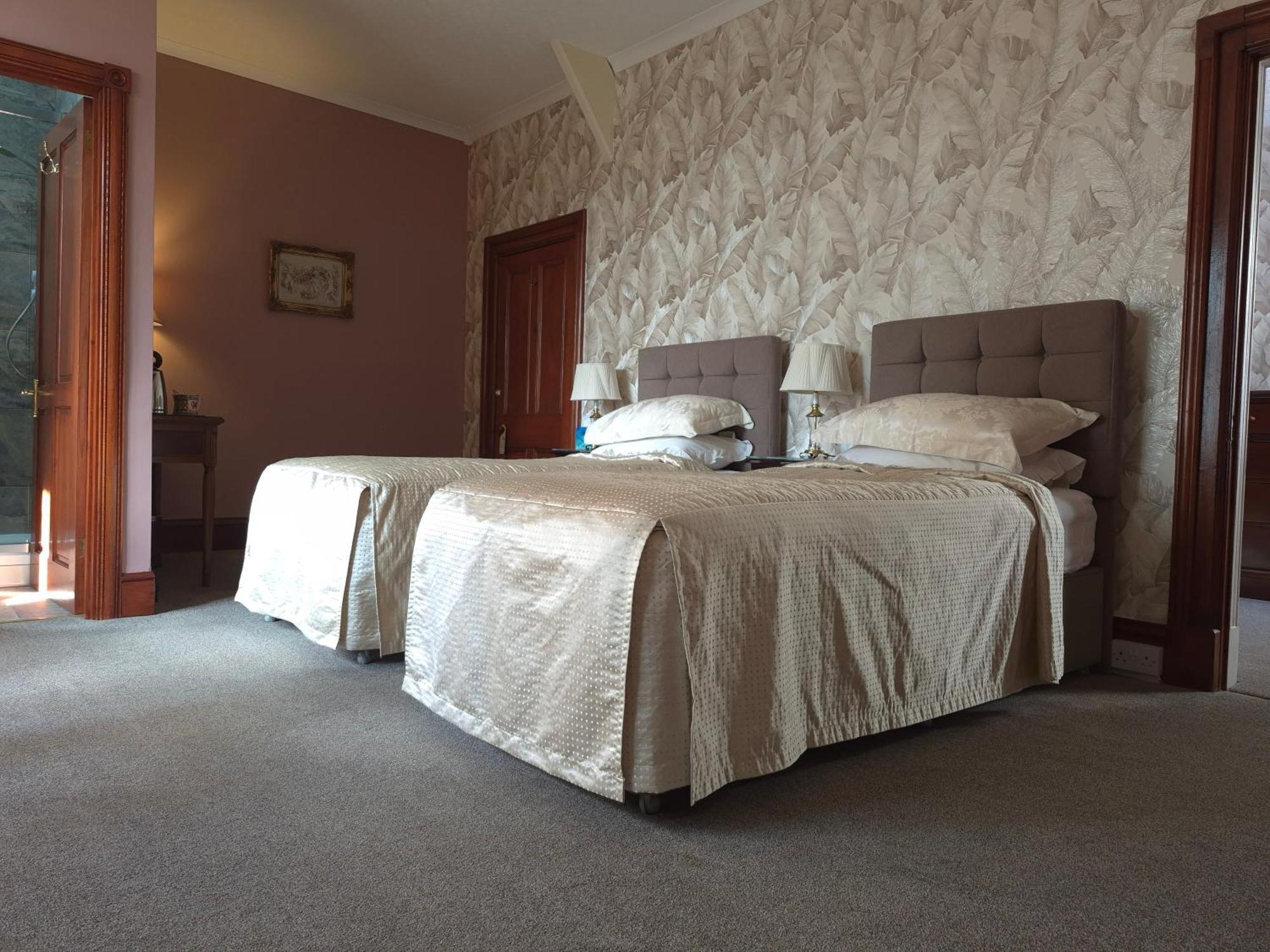 St David'S Guesthouse Haverfordwest Bagian luar foto