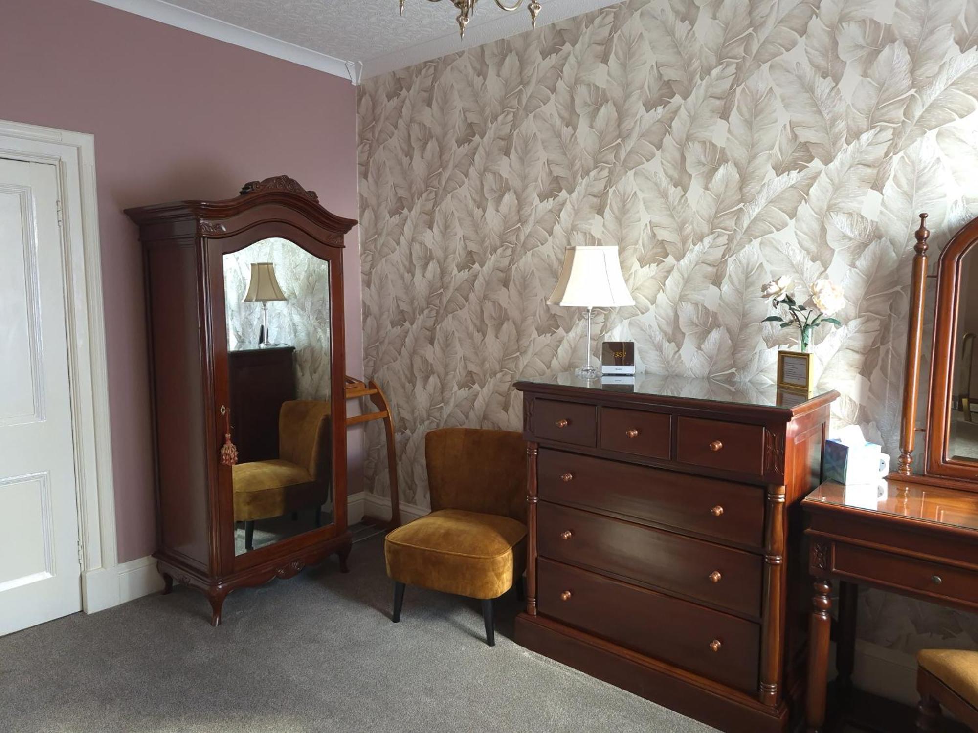 St David'S Guesthouse Haverfordwest Bagian luar foto