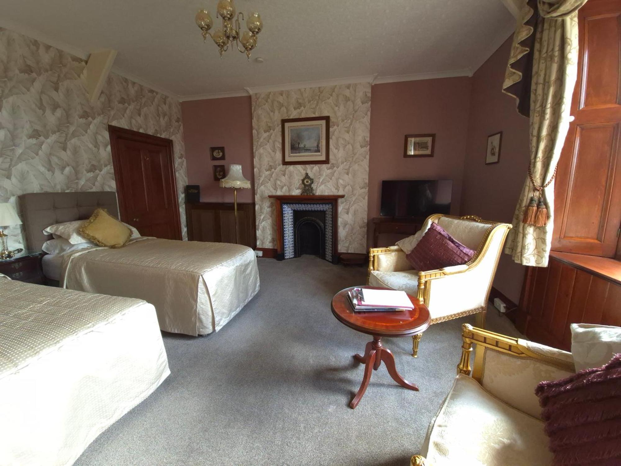 St David'S Guesthouse Haverfordwest Bagian luar foto