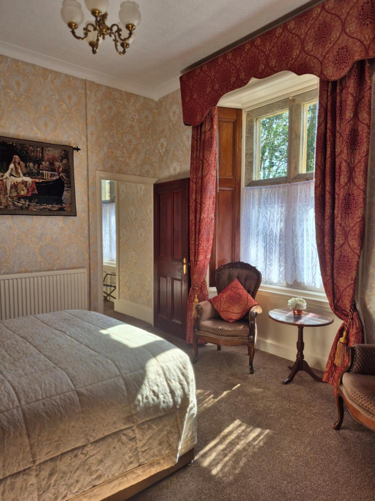 St David'S Guesthouse Haverfordwest Bagian luar foto