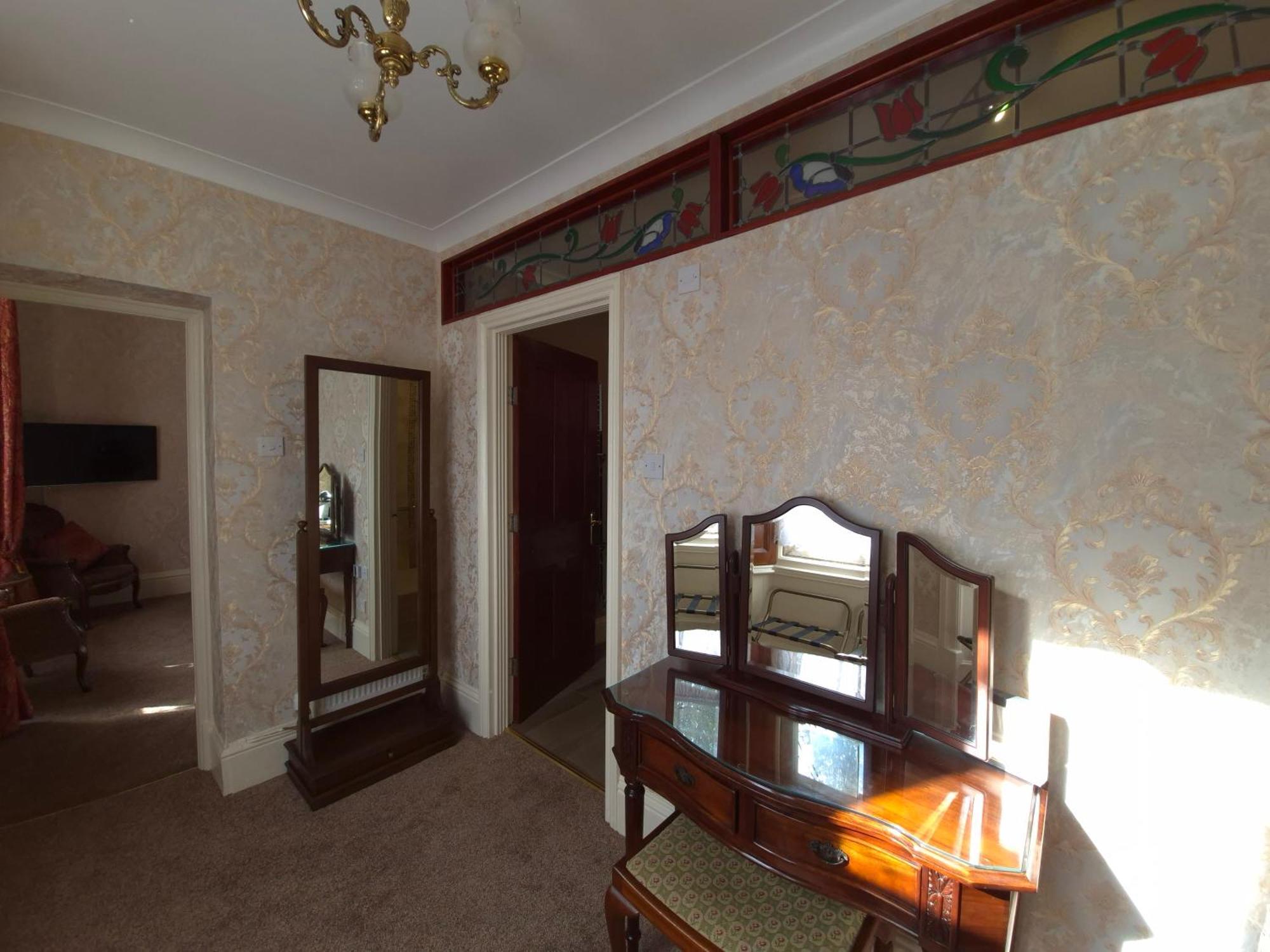 St David'S Guesthouse Haverfordwest Bagian luar foto