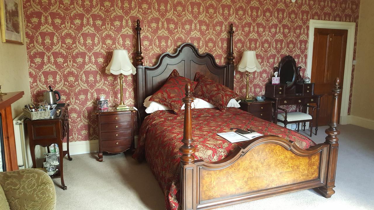 St David'S Guesthouse Haverfordwest Bagian luar foto