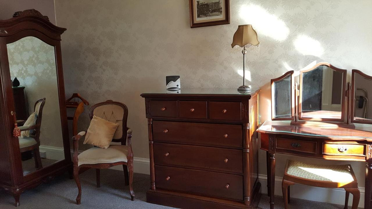 St David'S Guesthouse Haverfordwest Bagian luar foto