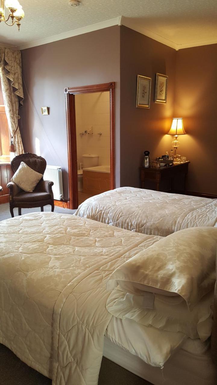 St David'S Guesthouse Haverfordwest Bagian luar foto